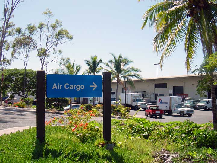 ハワイ島 コナ国際空港(Kona International Airport) 航空貨物ターミナル入り口