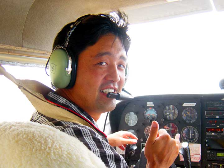コナ空港発のハワイ島一周遊覧飛行セスナツアーの日本人パイロット、スカイメリカ代表「ジョシュア清水」
