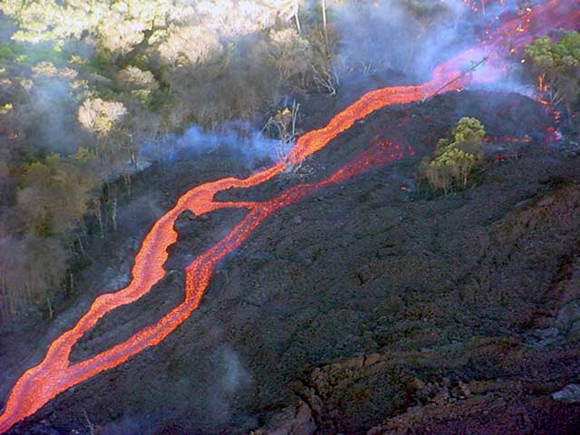 ハワイ島 火山国立公園 プウオオ溶岩流 (PuuOo Vent)