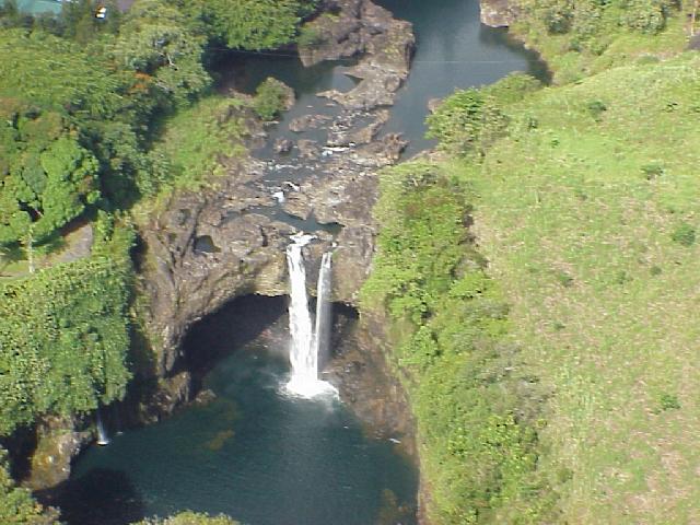 ハワイ島 レインボー滝(Rainbow Falls)
