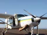 ハワイ島一周遊覧飛行ツアー用セスナ機「セスナ208キャラバン」外観 拡大写真