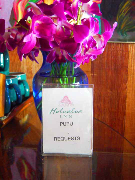 ハワイ島コナ地区の最高級Ｂ＆Ｂ「ホルアロア・イン(HOLUALOA INN)」の サンセット・プープー のサイン